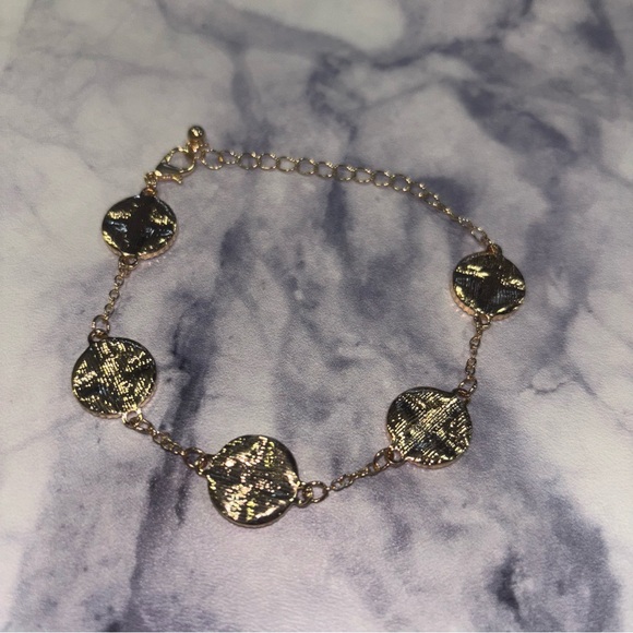 Clover Gold and Black Bracelet - Picture 3 of 3